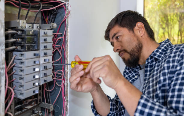 Best Local Electrician Companies  in Hutchinson, KS